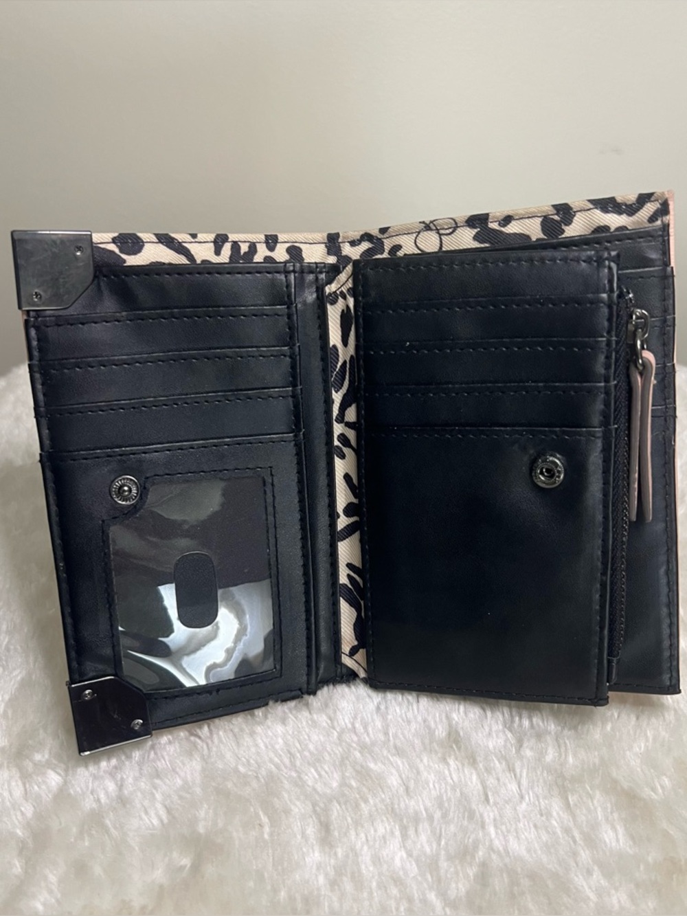 Jessica Simpson Wallet - Picture 3 of 8